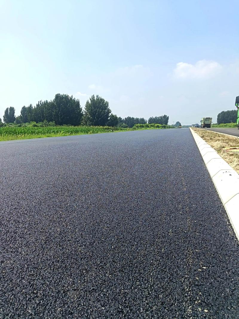 沥青路面施工——让道路更耐用的幕后英雄